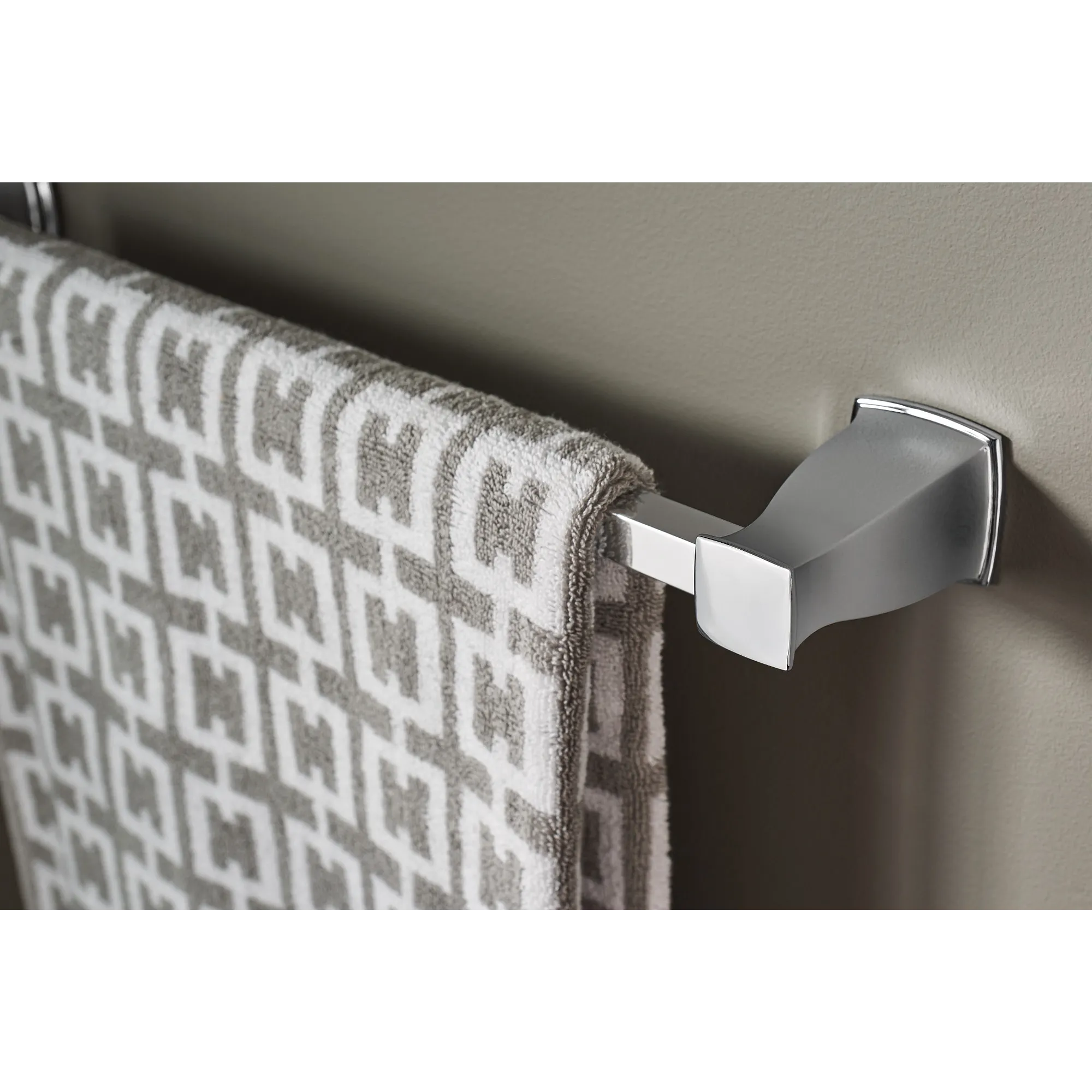 Hensley Chrome 24" Towel Bar - Image 3