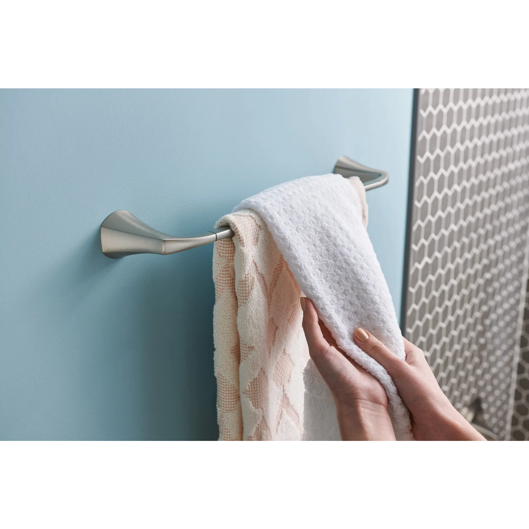 Lindor 18" Towel Bar - Image 12