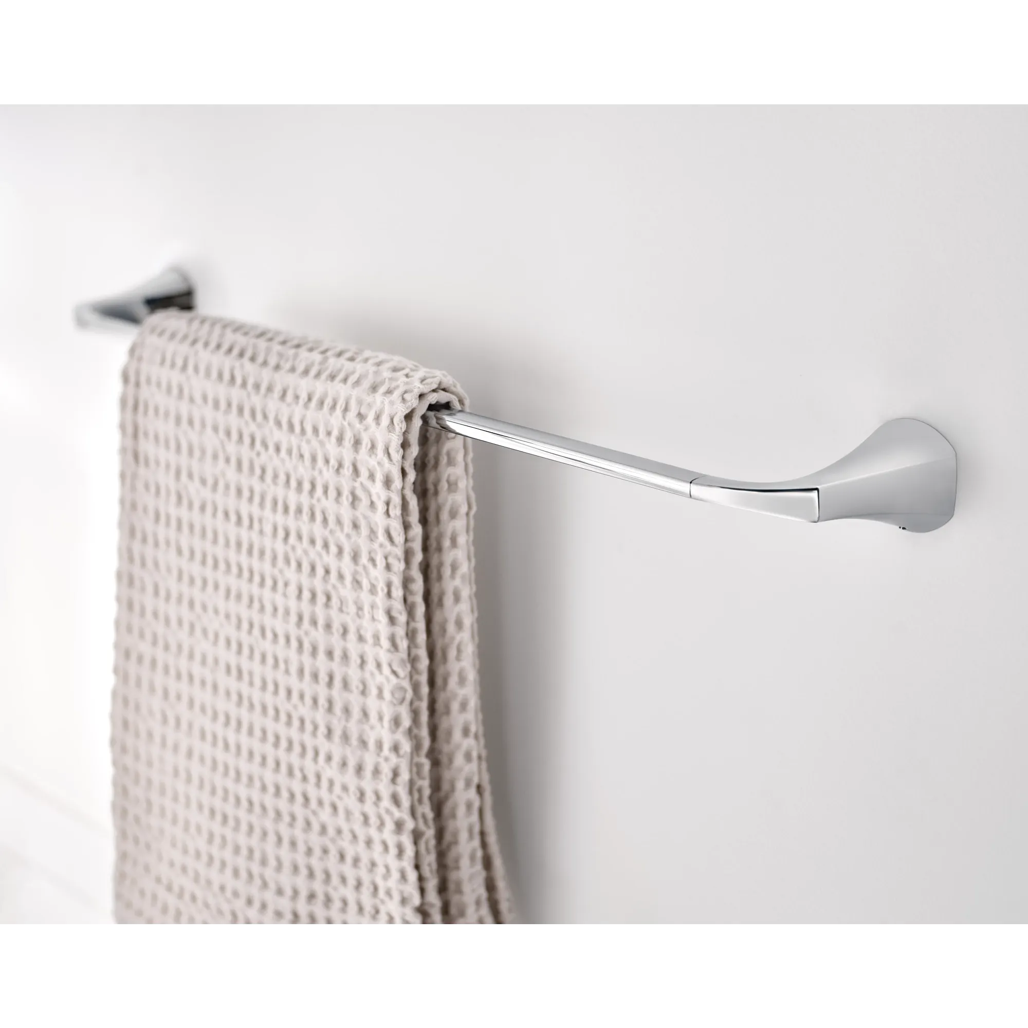 Lindor 24" Towel Bar - Image 3
