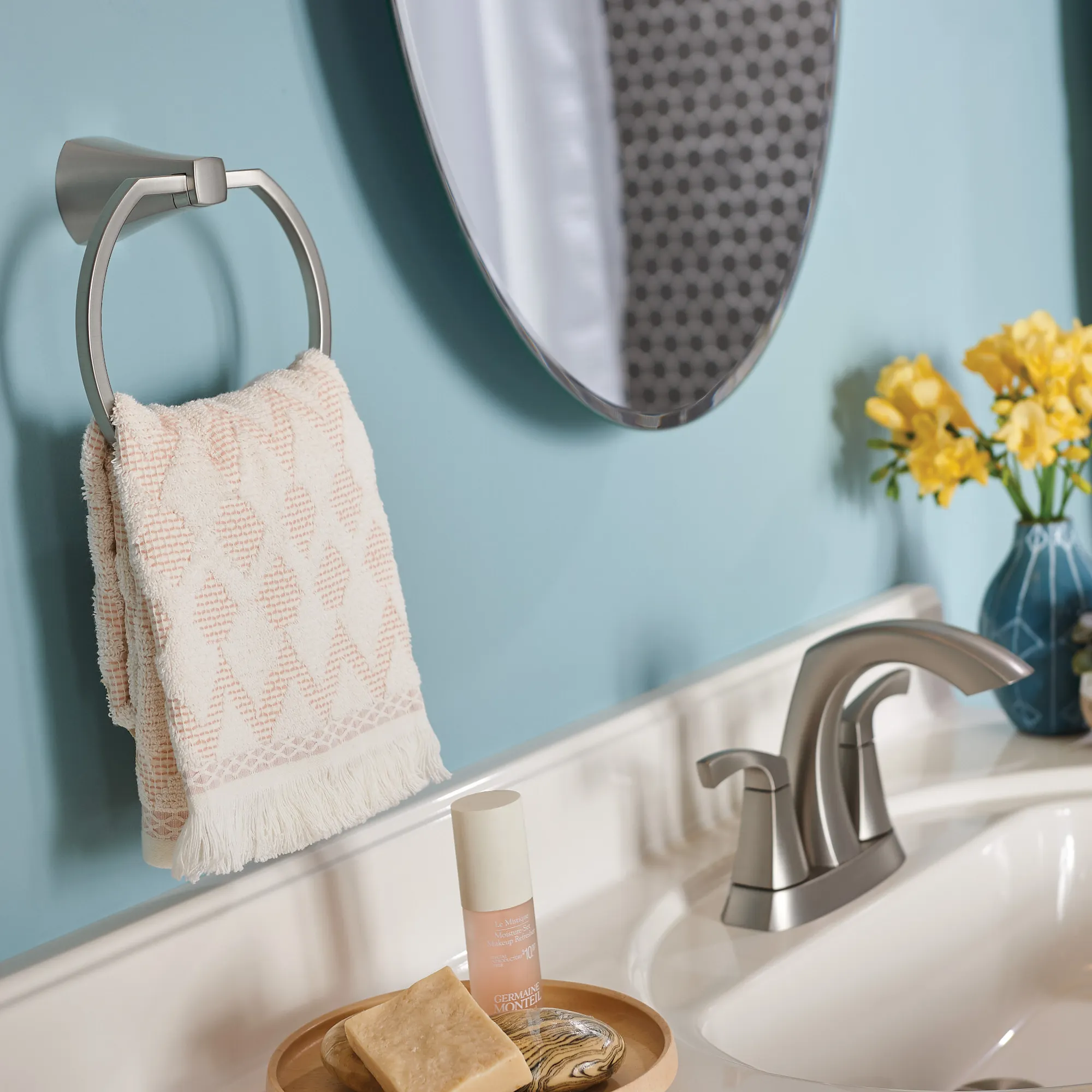Lindor Towel Ring - Image 10