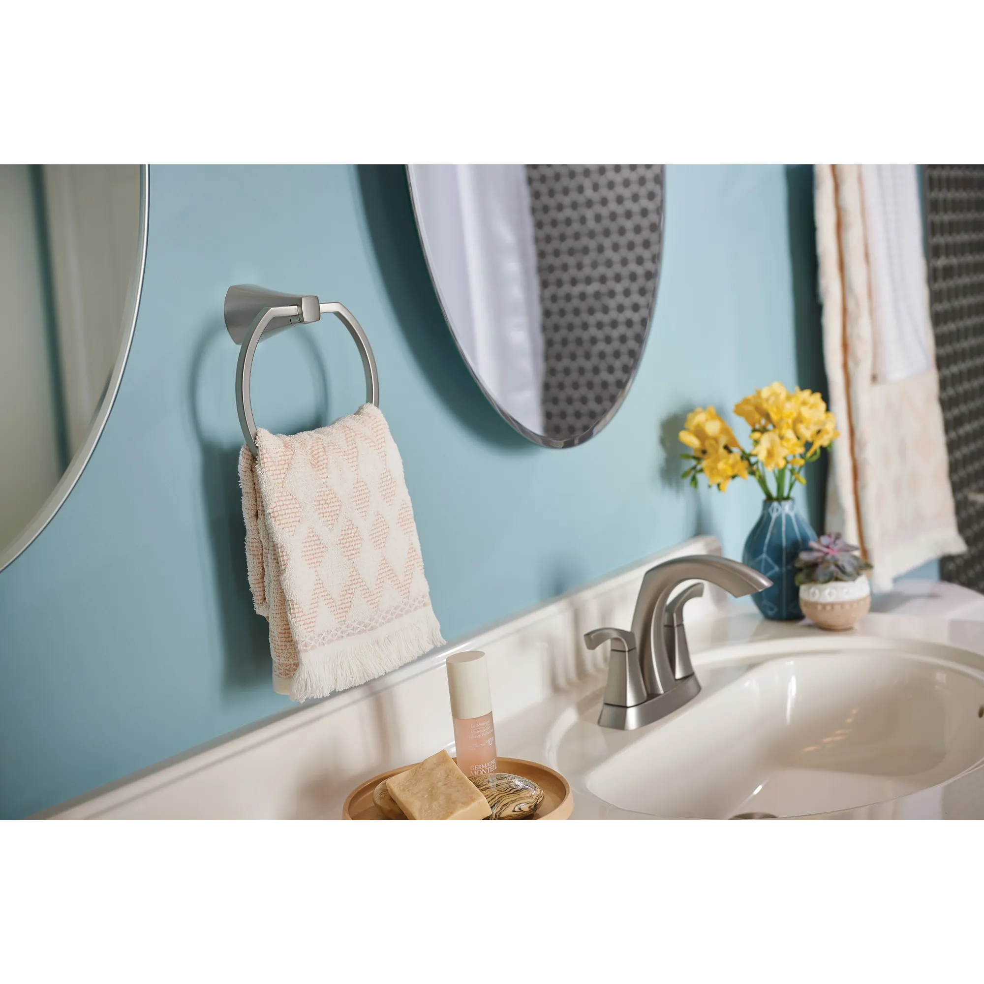 Lindor Towel Ring - Image 15
