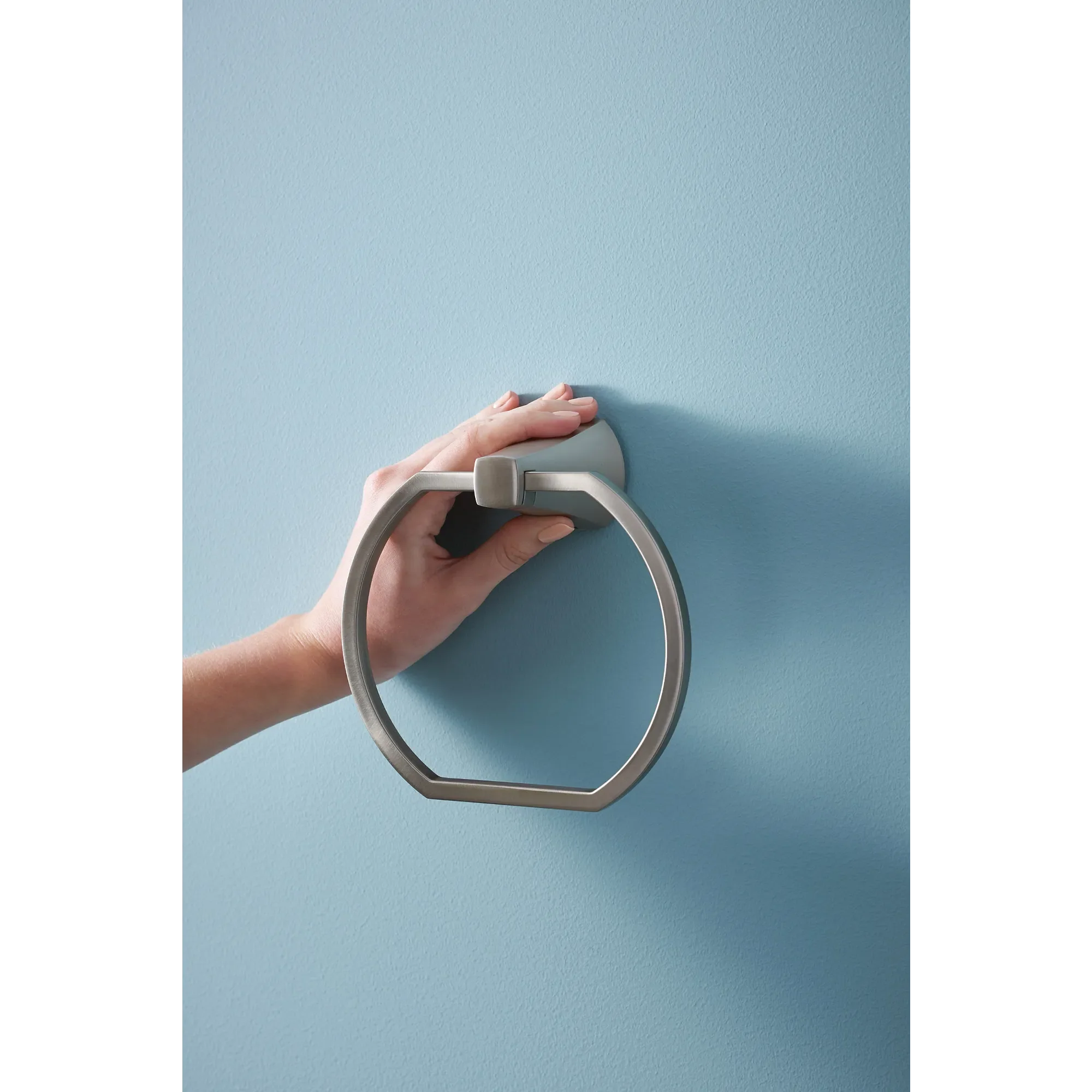 Lindor Towel Ring - Image 16