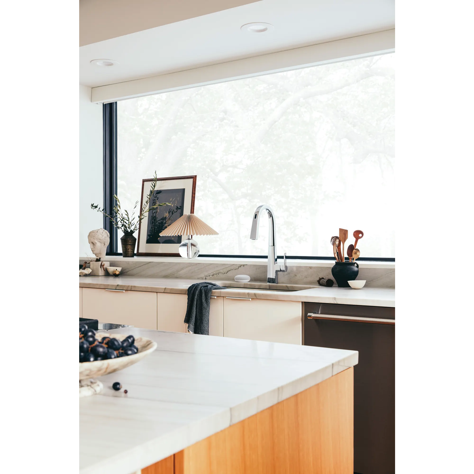 Nio Motion Control Smart Pulldown Touchless Kitchen Faucet - Image 8
