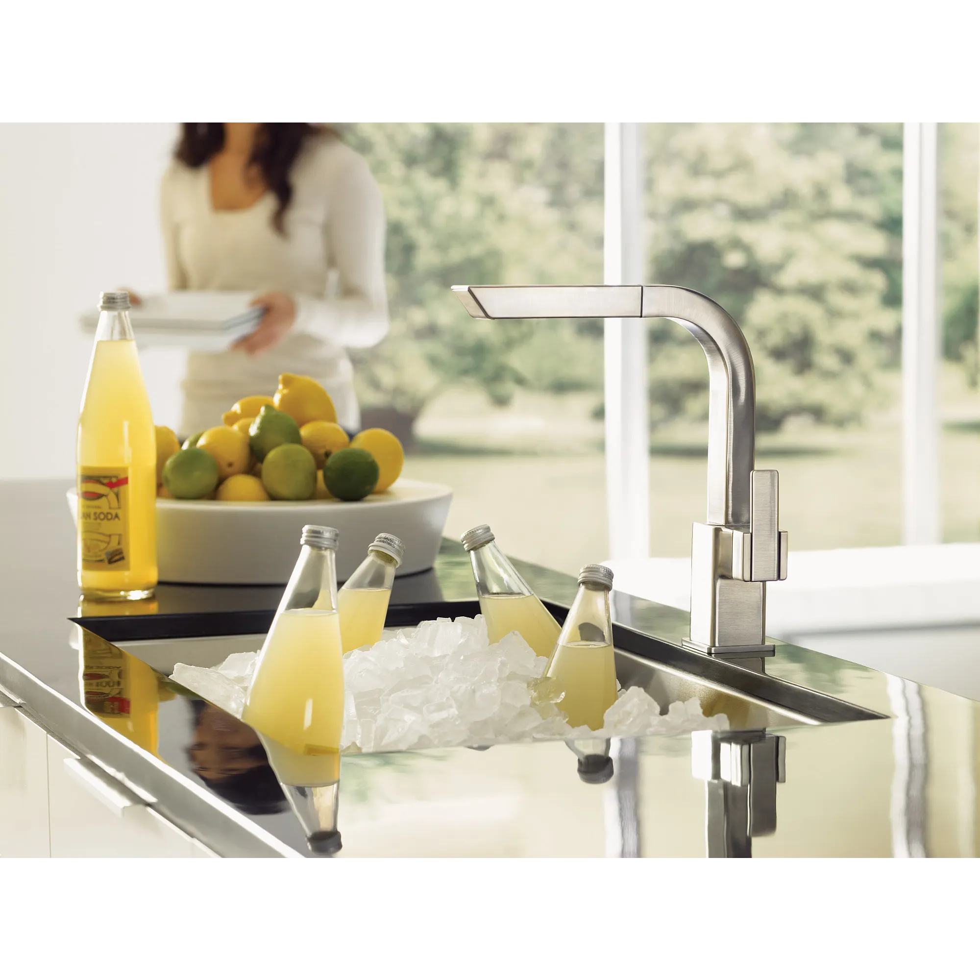 90 Degree Chrome One-Handle High Arc Pullout Kitchen Faucet - Image 9