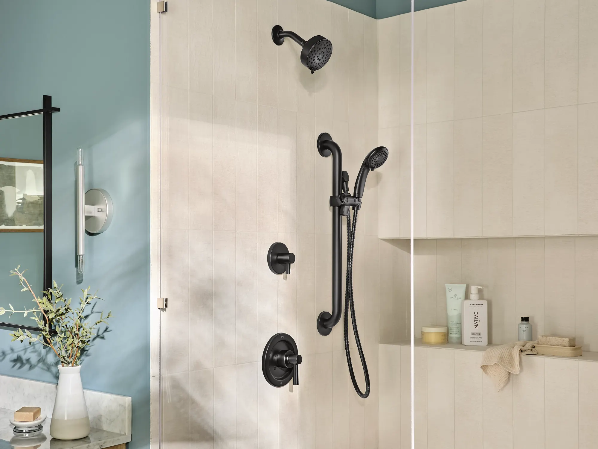Aluma Matte black cycling tub/shower - Image 6