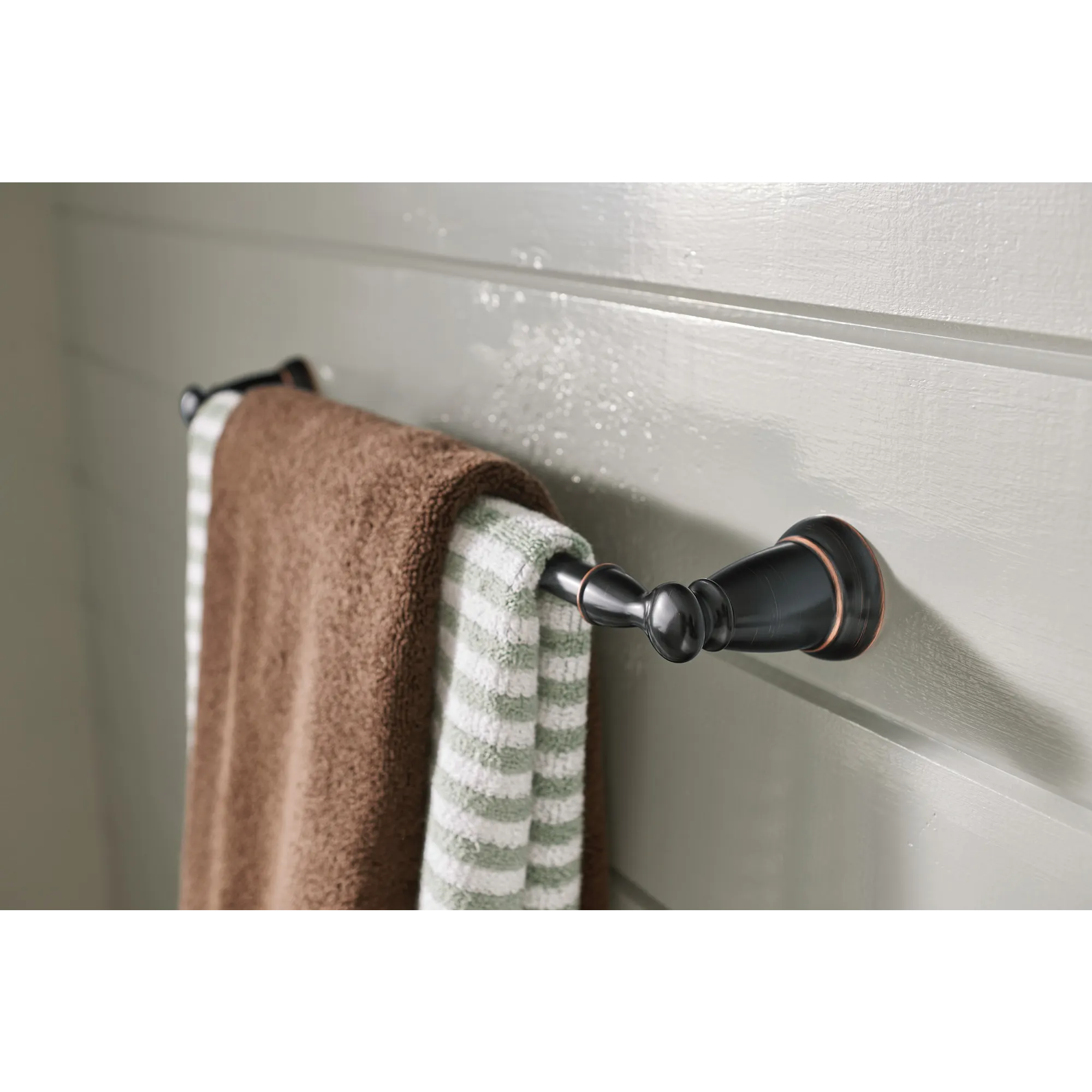 Banbury Chrome 18" Towel Bar - Image 30