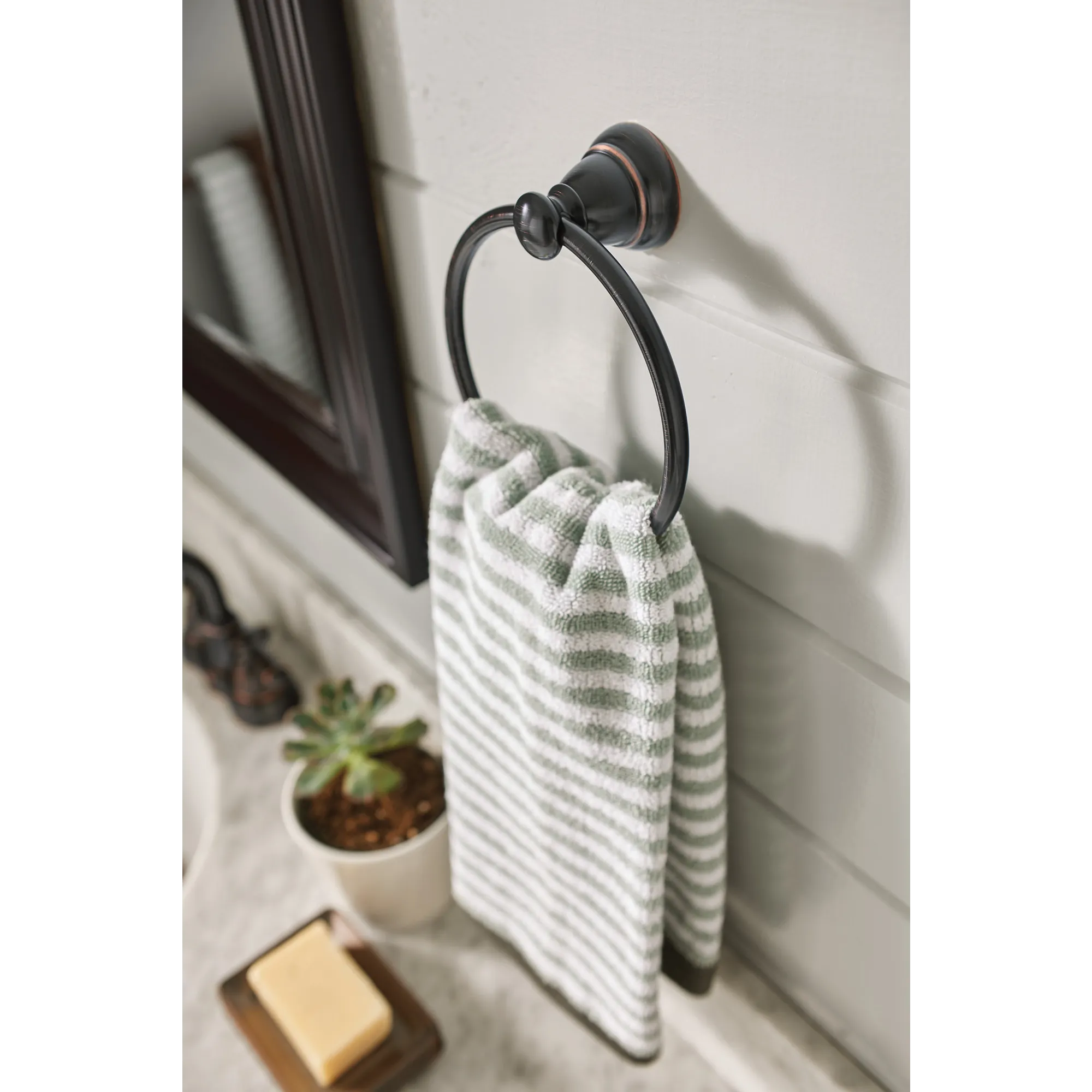 Banbury Towel Ring - Image 28