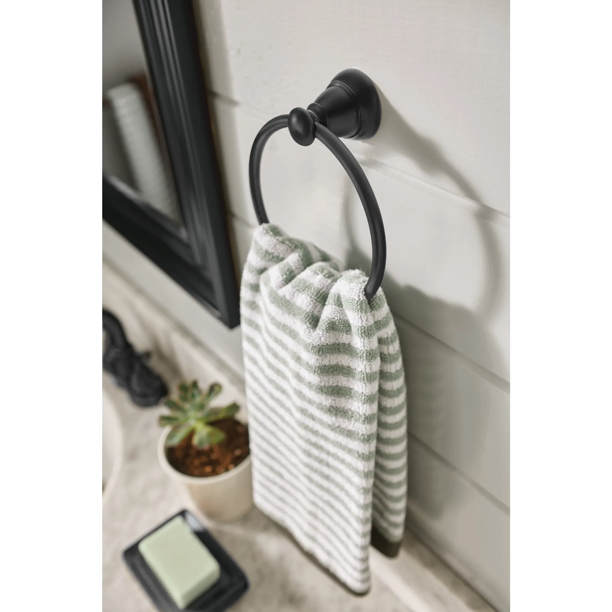 Banbury Towel Ring - Image 6