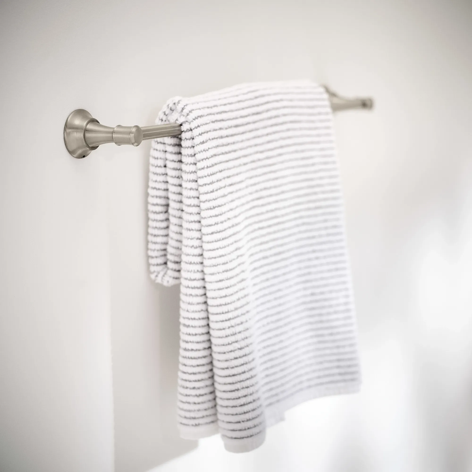Gilmour Spot resist brushed nickel 24" towel bar - Image 3