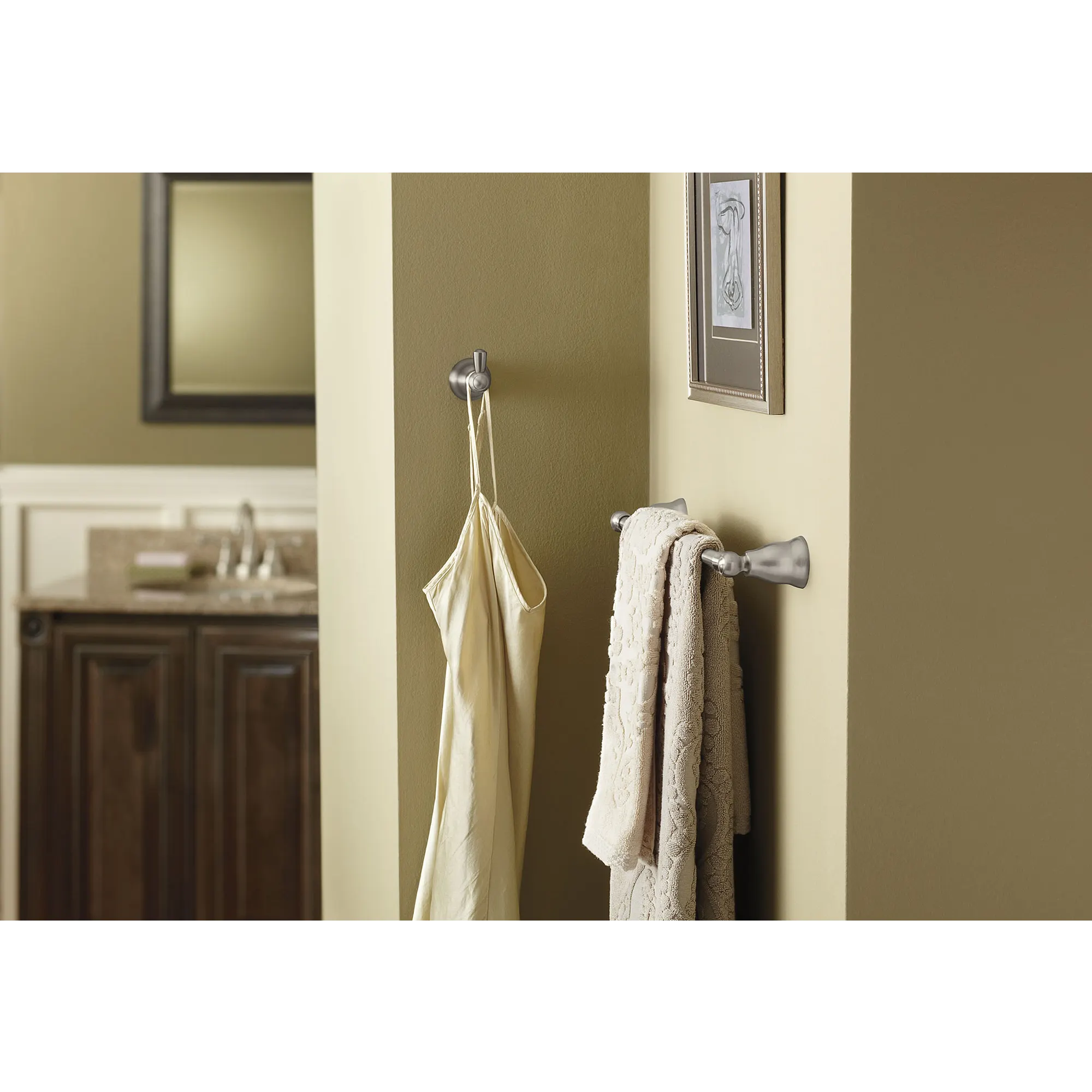 Traditional Chrome 24" Towel Bar - Image 7